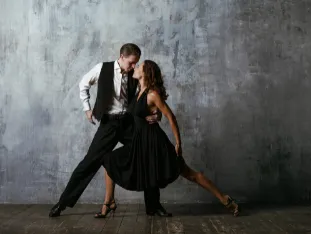 Daniel Saez - Clases de Bailes de Salón y Latinos — dans-studio i Fuencarral, Madrid — bild 3
