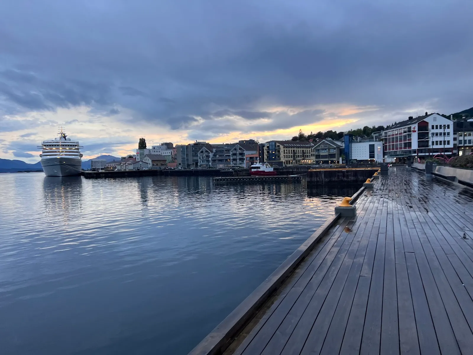Pille Mitt — hot yoga-studio i Fuglset, Molde — 3