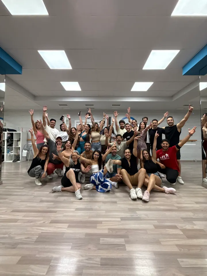 Academia de bailes latinos Global Dance — baile-studio en Angustias - Chana - Encina, Granada — 3