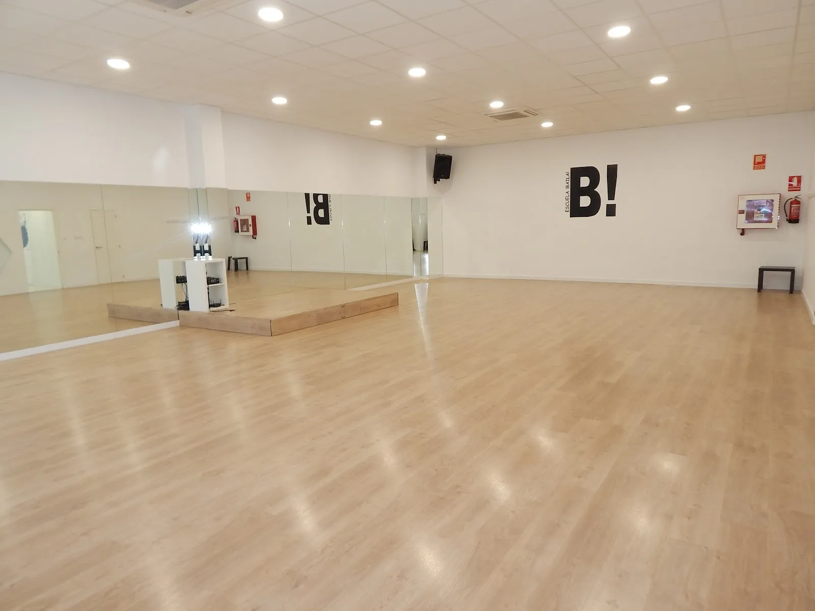 Pura Pasión Escuela de Baile - Academia de baile en Málaga - Clases de Salsa y Bachata — baile-studio en Cruz de Humilladero, Málaga — 2