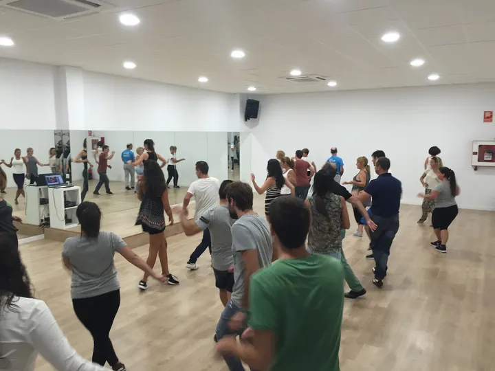 Pura Pasión Escuela de Baile - Academia de baile en Málaga - Clases de Salsa y Bachata — Baile en Cruz de Humilladero, Málaga