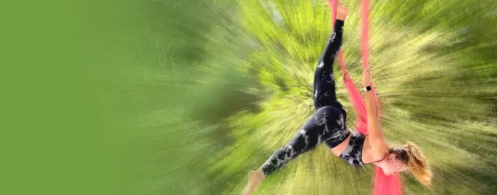Beginner Aerial Yoga with Chloe — aéreo-studio em Funchal — 3