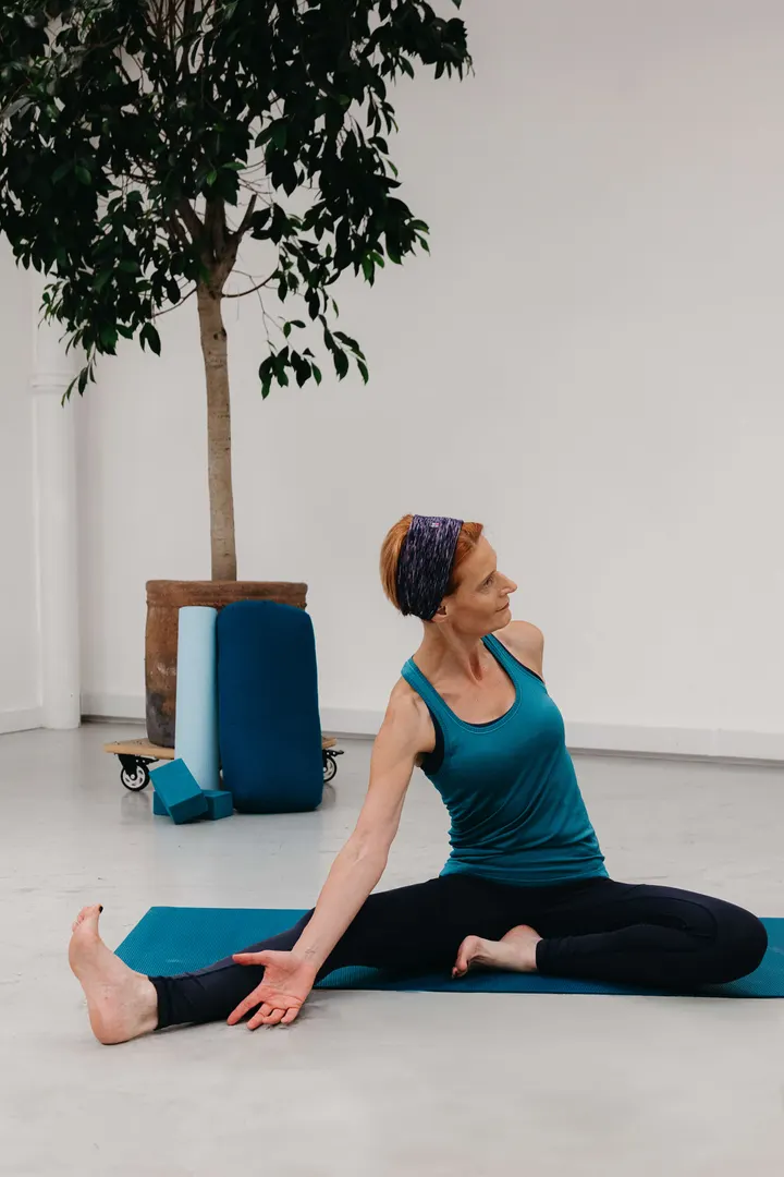 Jackie JJC Yoga All Saints' Church — yoga-studio in London — 3