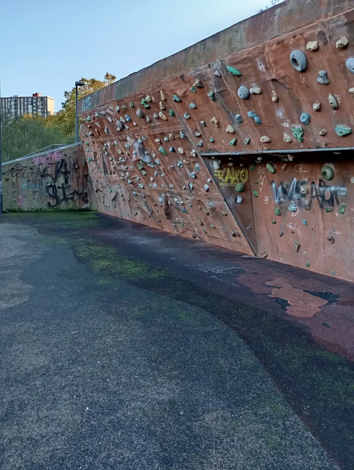 Rocodromo Azeta — Escalada en Kanpanzar, Portugalete