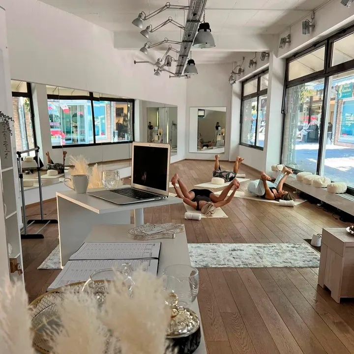 Inspirika - Massage & Wellness, Beauty, Pilates, Yoga, Sport, und Kinderangebote — yoga-studio in Bergisch Gladbach — 4