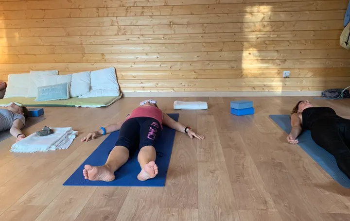 Om Move Yoga Y Terapias — yoga-studio en Ciudalcampo — 3
