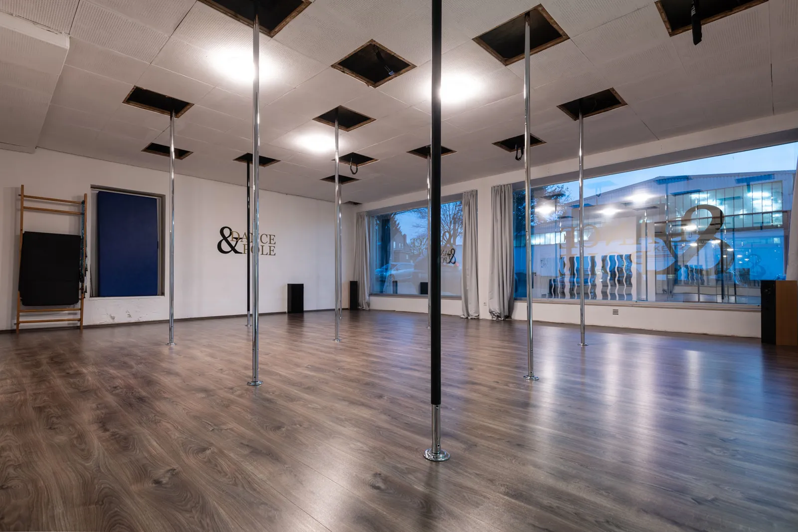 Dance & Pole Deltawerk Solingen — pole fitness-studio i Düsseldorf — 2