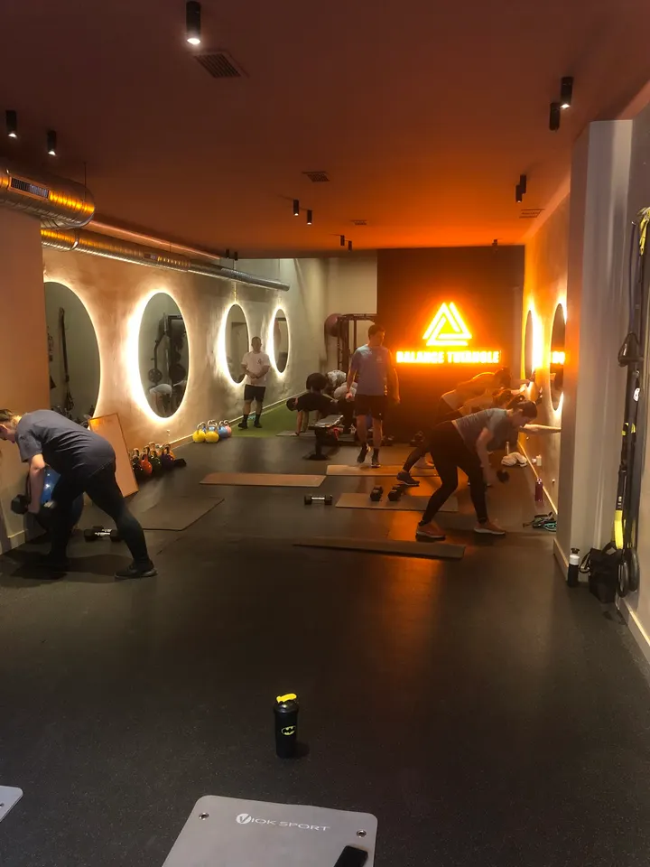 Balance Triangle — fuerza-studio en Madrid — 3