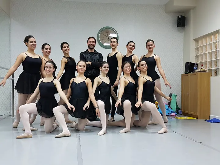 Escuela De Danza Mirko Vullo — Baile en Nervión, Sevilla