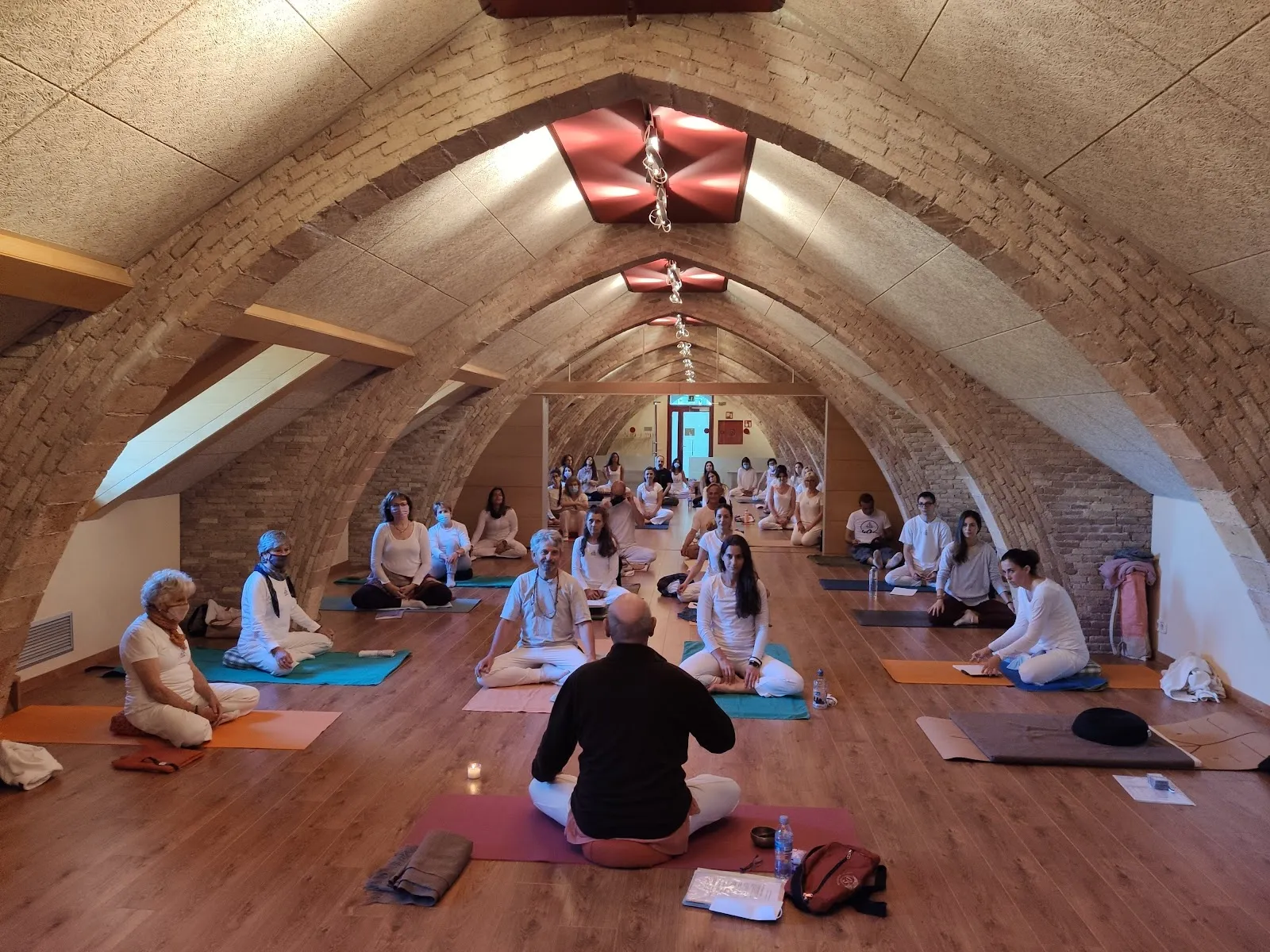 IOGA AUPA — aerial-studio en Manresa — 5