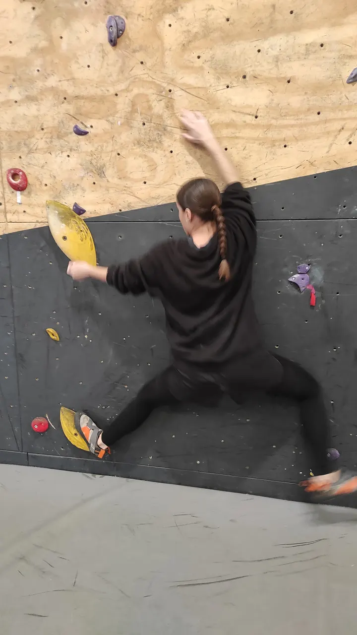 Rocodromo Blokaceres — Escalada en Industrial Mejostilla, Cáceres