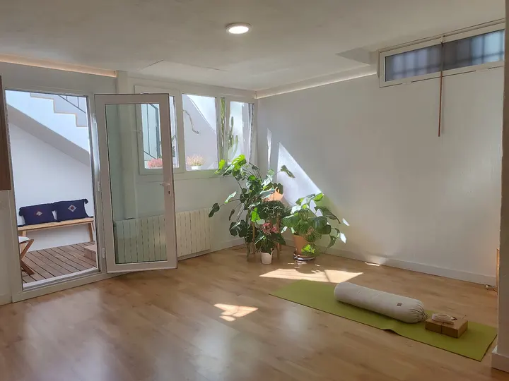 Yogaloftbcnyogaiyengarmelissa — yoga-studio en Málaga — 2
