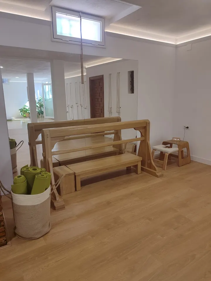 Yogaloftbcnyogaiyengarmelissa — yoga-studio en Málaga — 3
