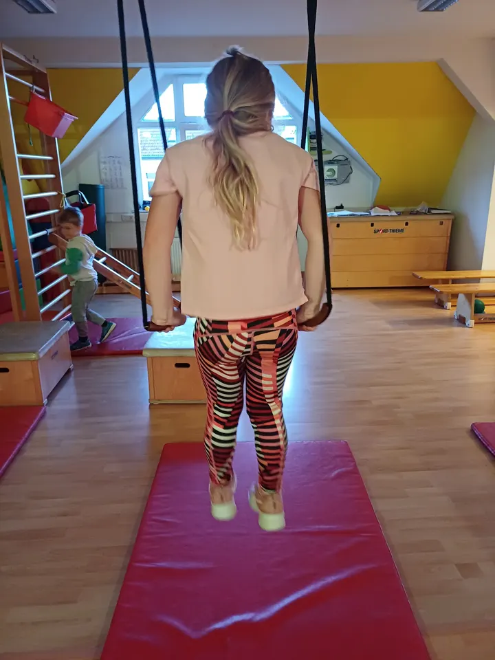 Hoppelhäschen Kinderturnen+Erwachsenenkurse — turnen-studio in Wahren, Leipzig — 3
