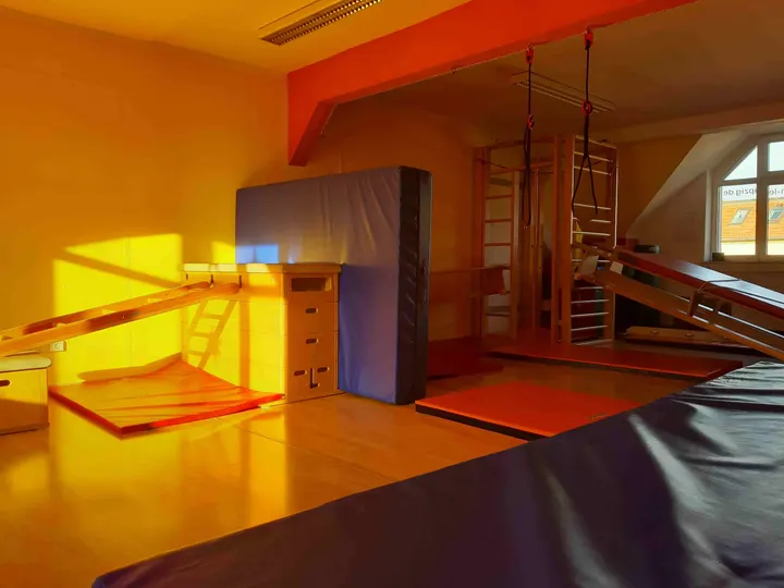 Hoppelhäschen Kinderturnen+Erwachsenenkurse — Turnen in Wahren, Leipzig