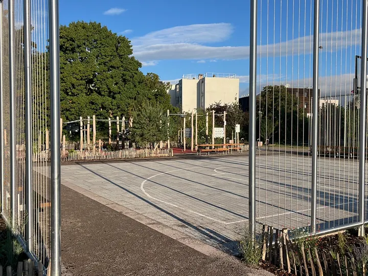 Parc de street-workout — salle de fitness-studio à Koenigshoffen, Strasbourg — 2
