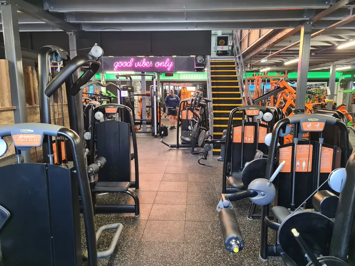 Warehouse Gym & Kitchen — fitness studio in Worksop — 2