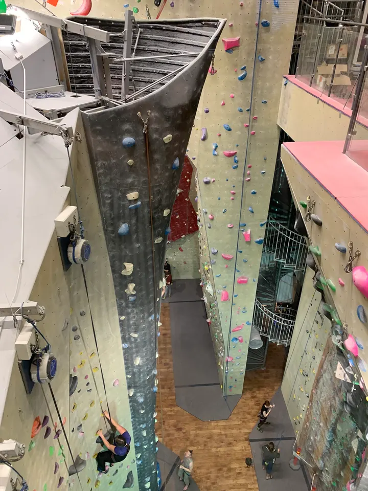 Salmisaaren liikuntakeskus — Fitnessstudio – Ruoholahti, Helsinki