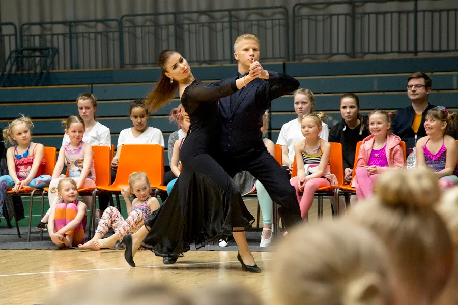 Tanssiklubi Kotkan Hyrrät Ry — dans-studio i Kotka — bild 2