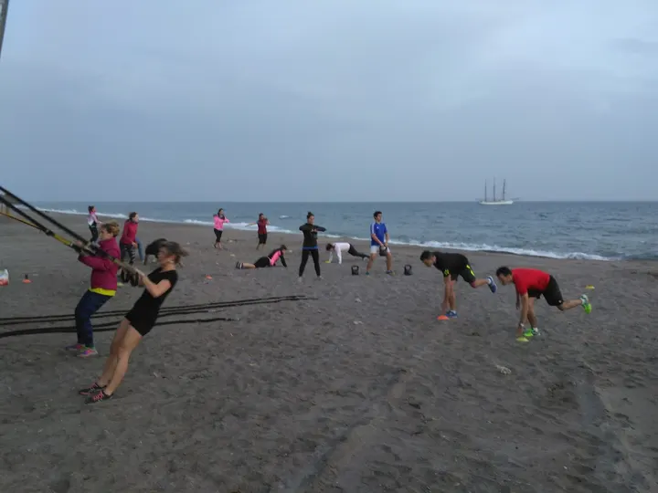 Entrenador Personal Leonardo Porolli + LPF Hipopresivos — Entrenamiento personal en El Zapillo, Almería
