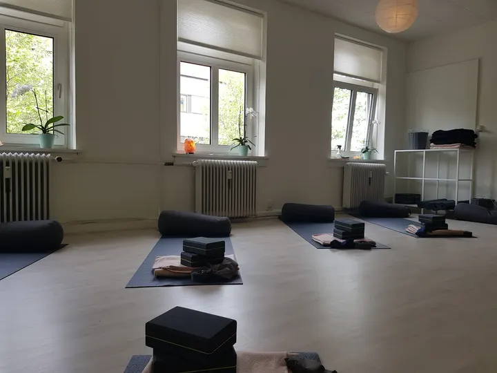 Yogaround — Yoga i Taastrup-Valby, Taastrup