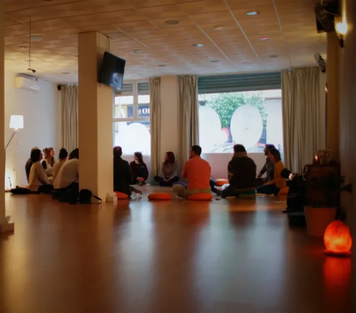 Guruveda Yoga — Yoga en San Julián, Sevilla