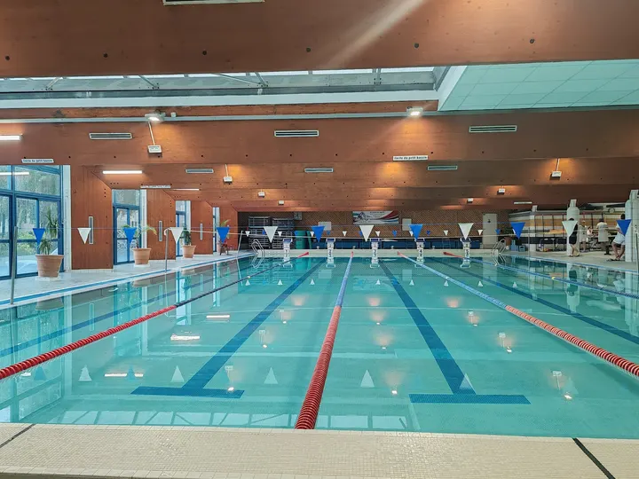 Piscine Andrée-Pierre-Vienot — studio à Guyancourt, Paris — 2