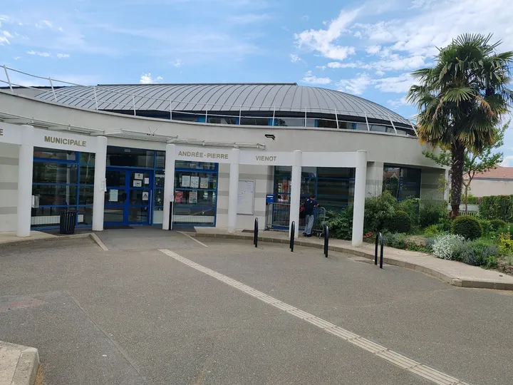 Piscine Andrée-Pierre-Vienot — studio à Guyancourt, Paris — 3