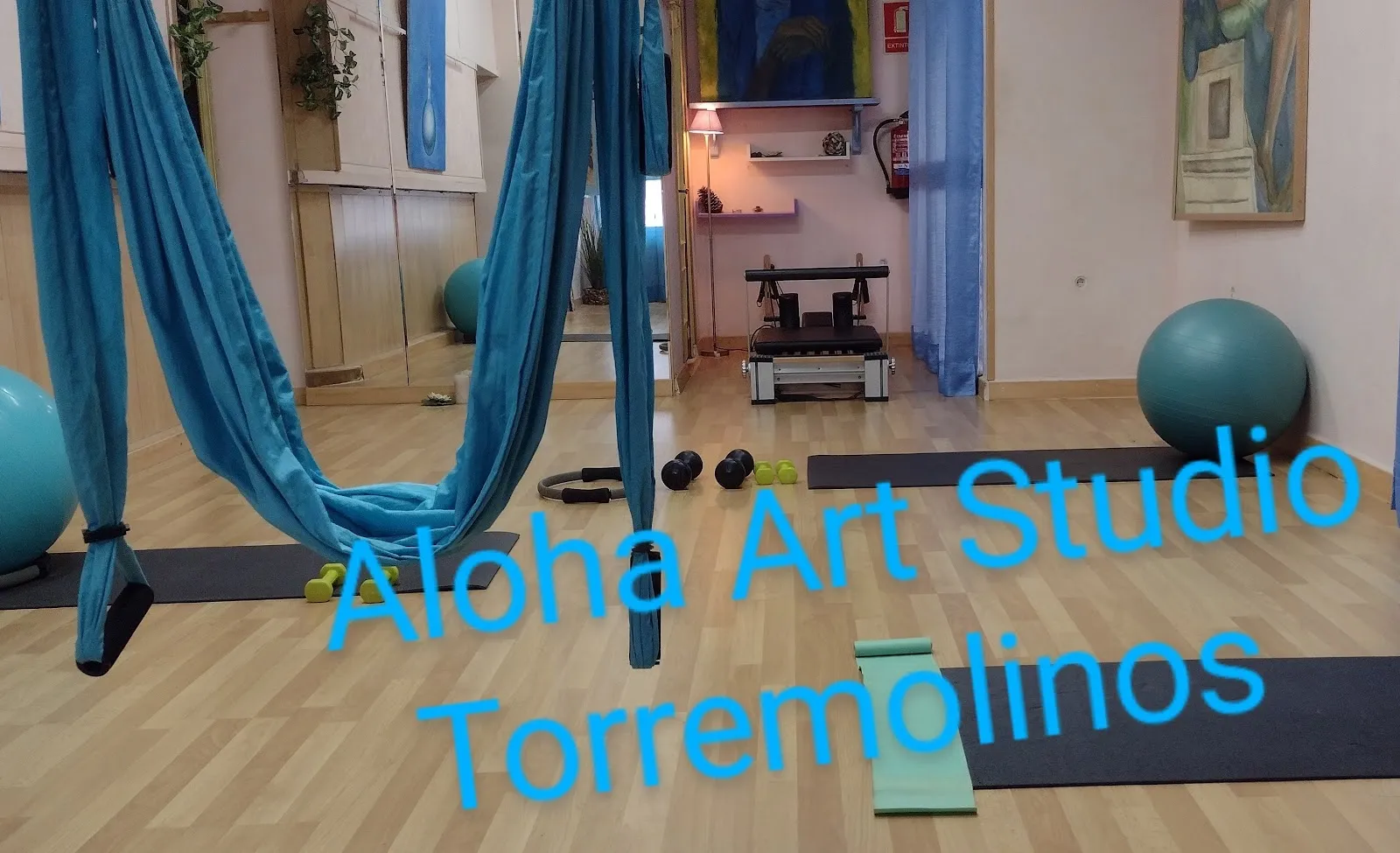 YOGA & PILATES TERAPÉUTICOS en TORREMOLINOS, ARTE TERAPIA. "ALOHA ART STUDIO" .CUADROS . LA CARIHUELA — yoga-studio en Torremolinos — 3