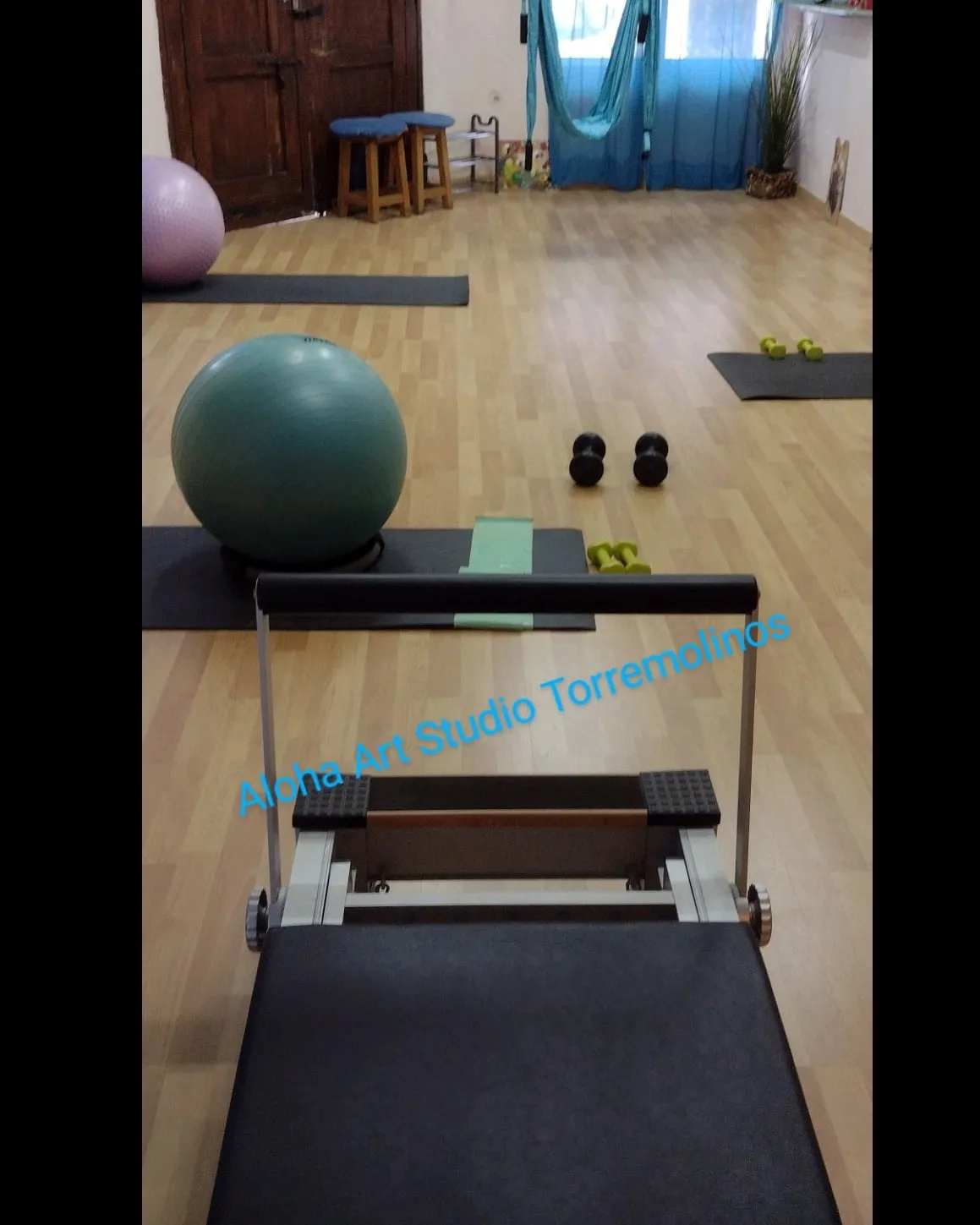YOGA & PILATES TERAPÉUTICOS en TORREMOLINOS, ARTE TERAPIA. "ALOHA ART STUDIO" .CUADROS . LA CARIHUELA — yoga-studio en Torremolinos — 4