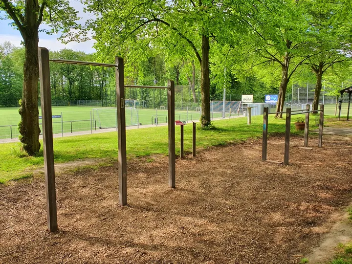 Fitnessparcours I Calisthenics — fitnessstudio in Bocklemünd/Mengenich, Köln — 2