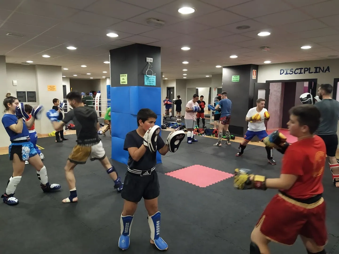Escuela Defensa Personal Juvenil — artes marciales-studio en Barriada Río San Pedro — 2