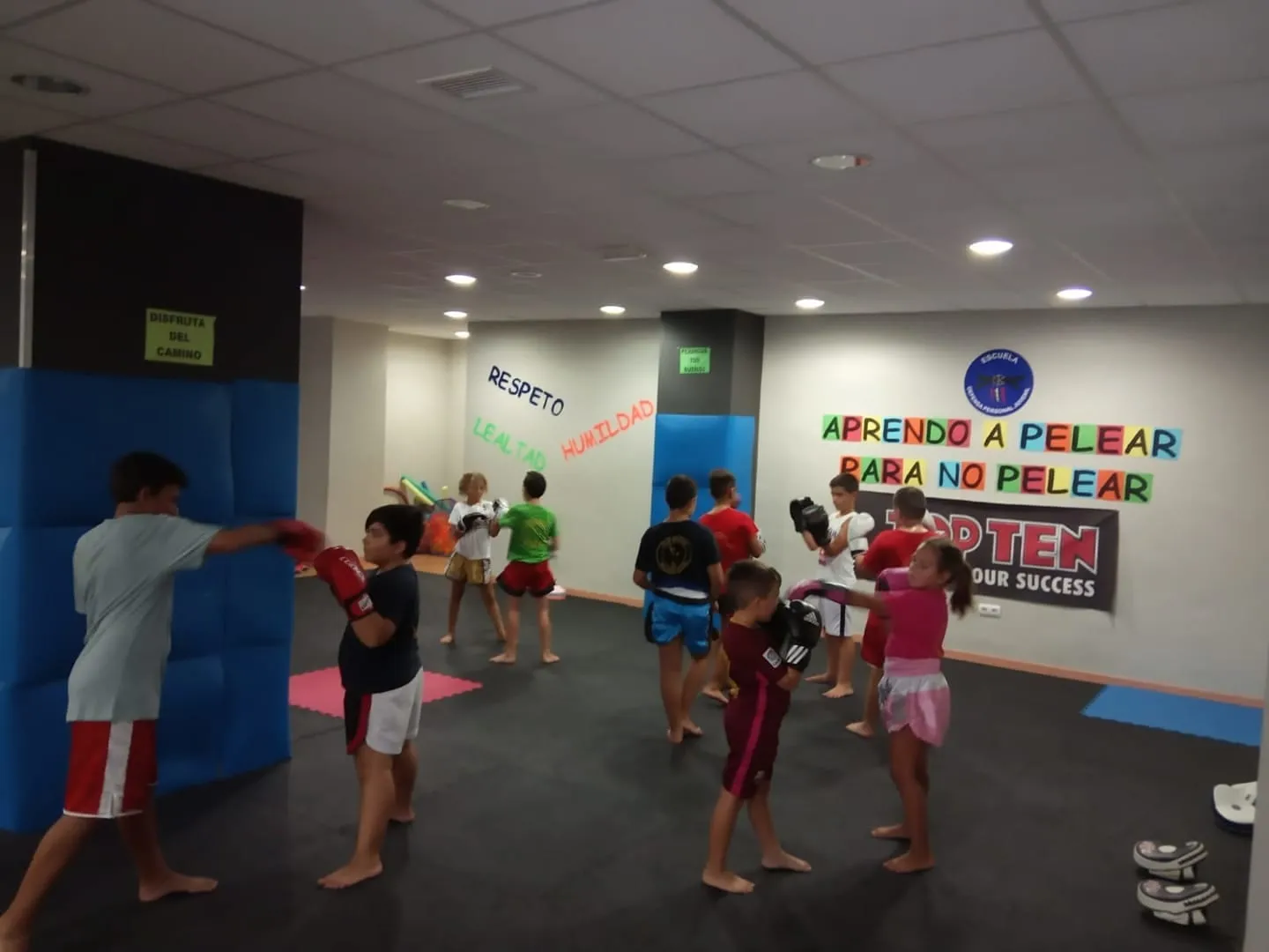 Escuela Defensa Personal Juvenil — artes marciales-studio en Barriada Río San Pedro — 3