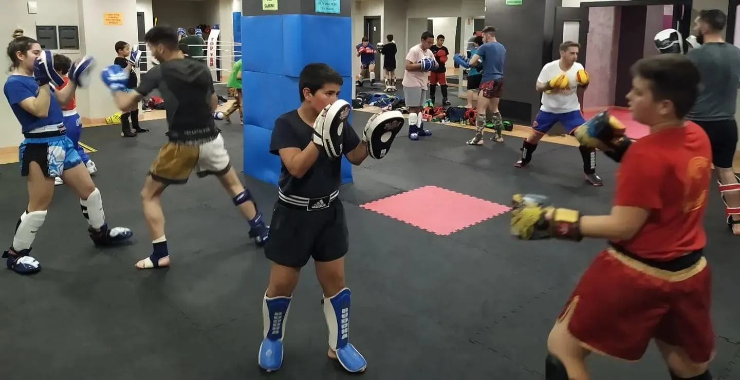 Escuela Defensa Personal Juvenil — artes marciales-studio en Barriada Río San Pedro — 4