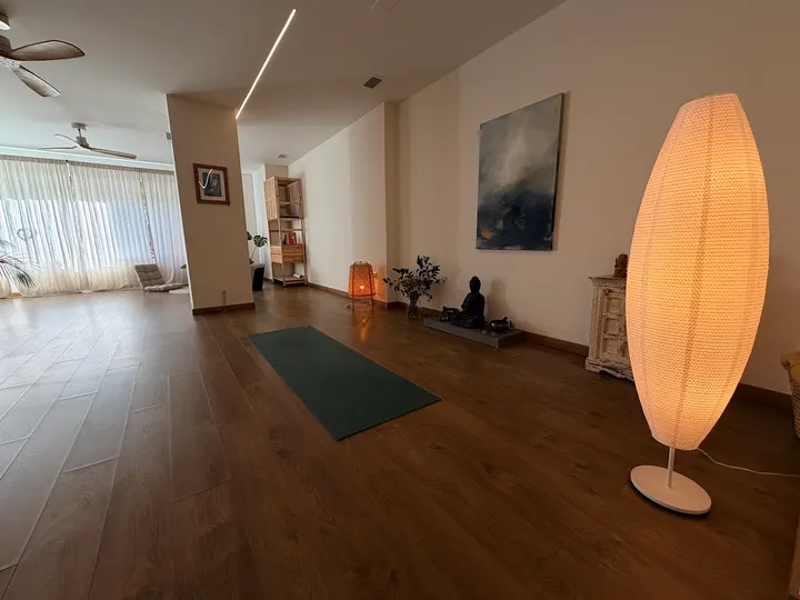 yuj es yoga — Yoga en Huerta de la Salud, Sevilla