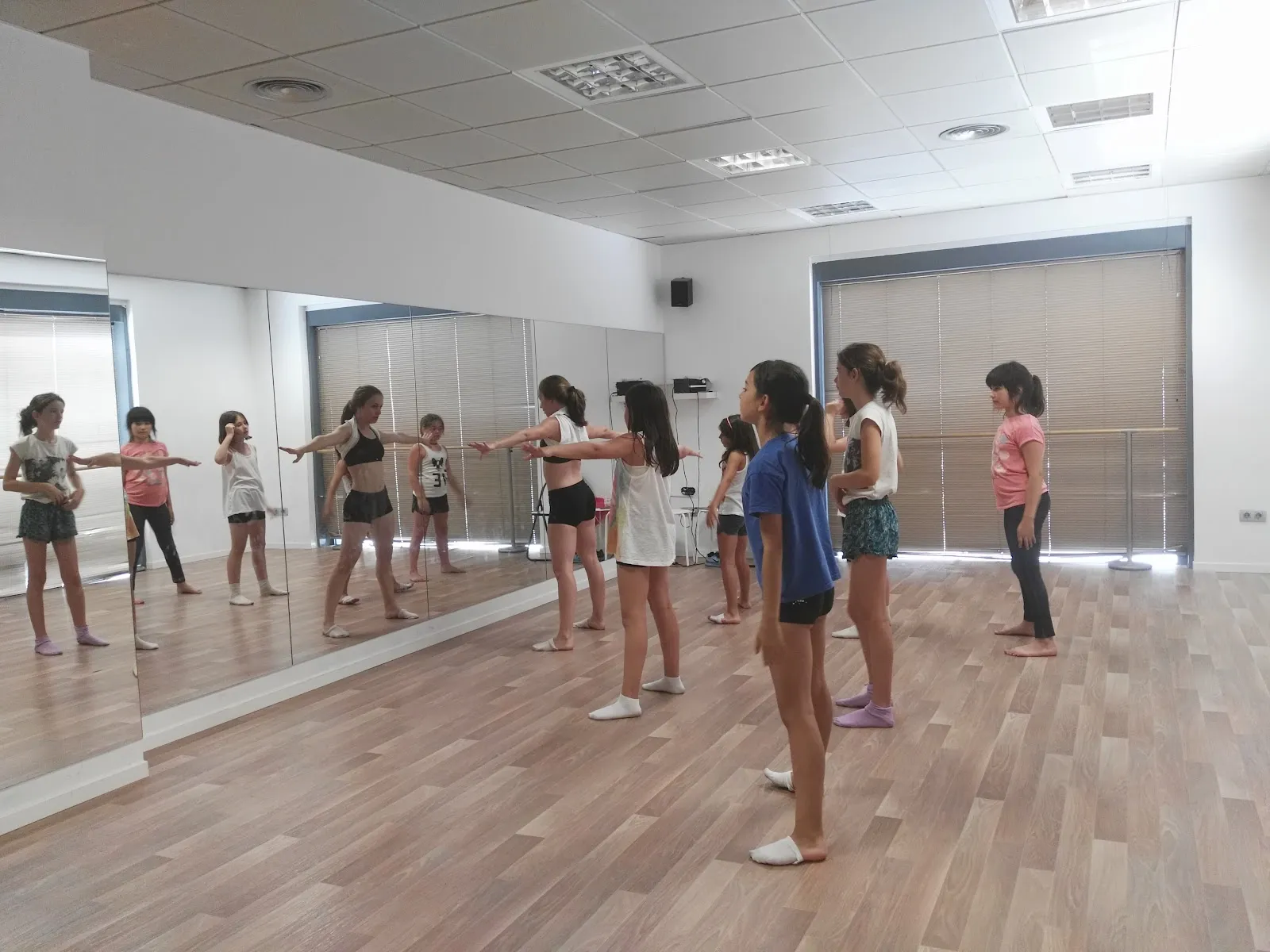 Dance It — baile-studio en Vilanova i la Geltrú — 3