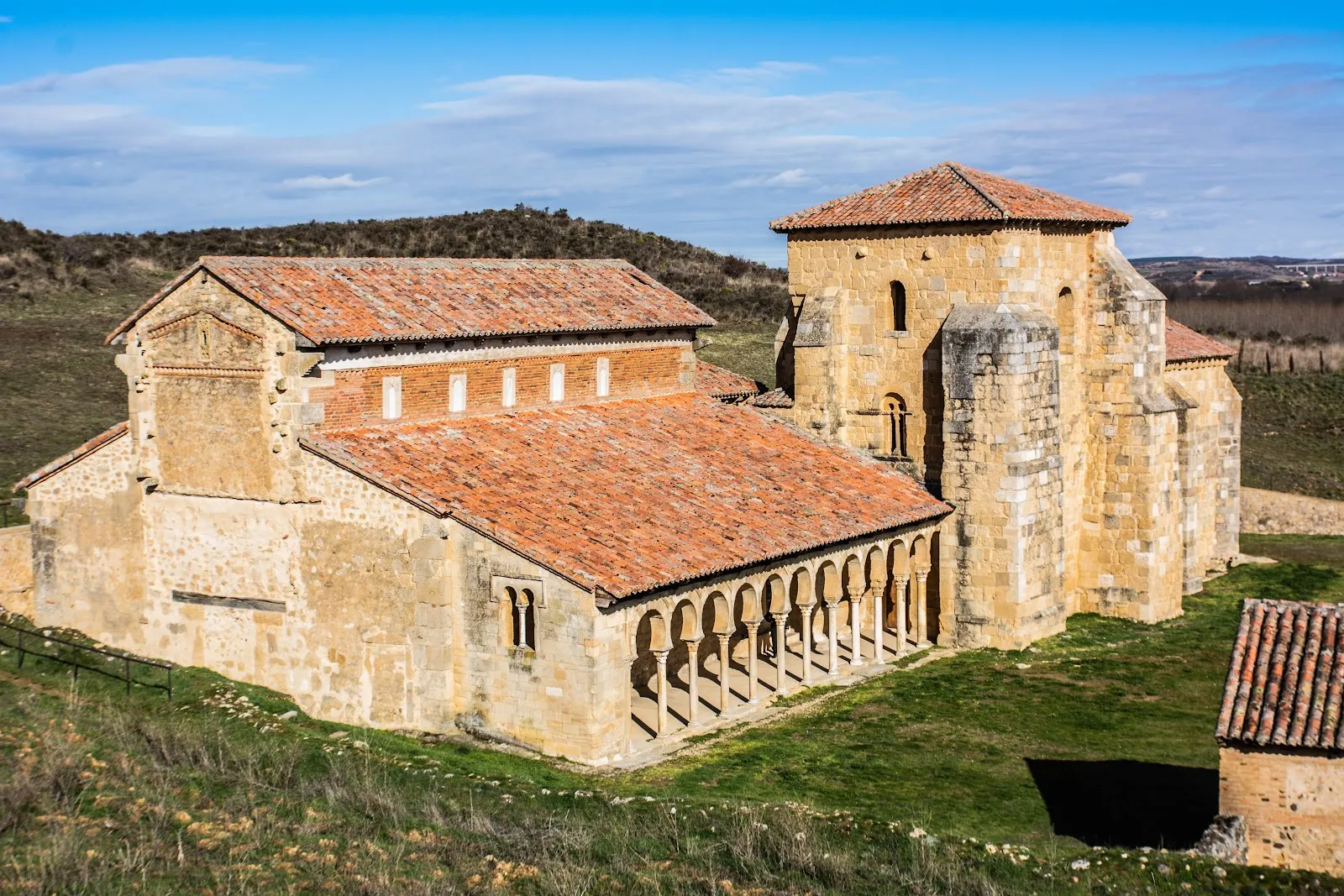 Monasterio de San Miguel de Escalada — escalada-studio en San Miguel de Escalada — 2