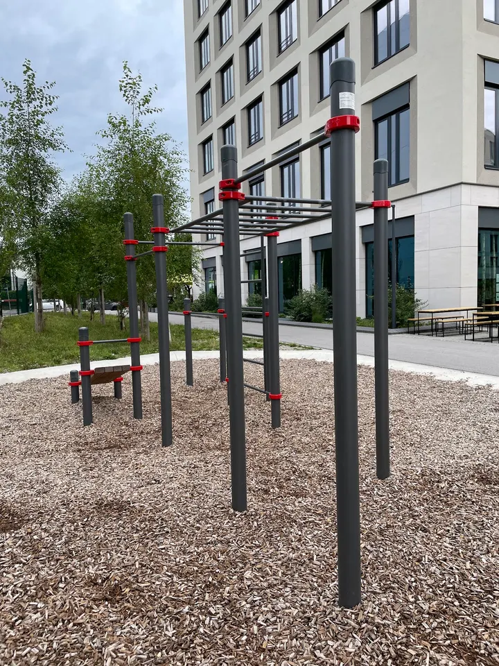 Street Workout Park - München - Calisthenics Gym Obersendling — Fitnessstudio in Forstenried, München