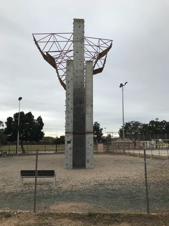 Rocodromo Mano — Escalada en Urbanització Les Atzavares, Elche