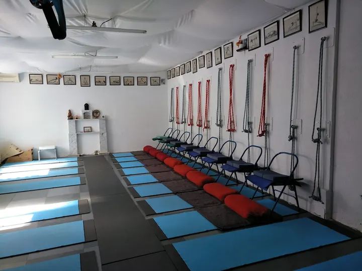 Yoga Moralzarzal,centro De Yoga Iyengar® — yoga-studio en Moralzarzal — 3