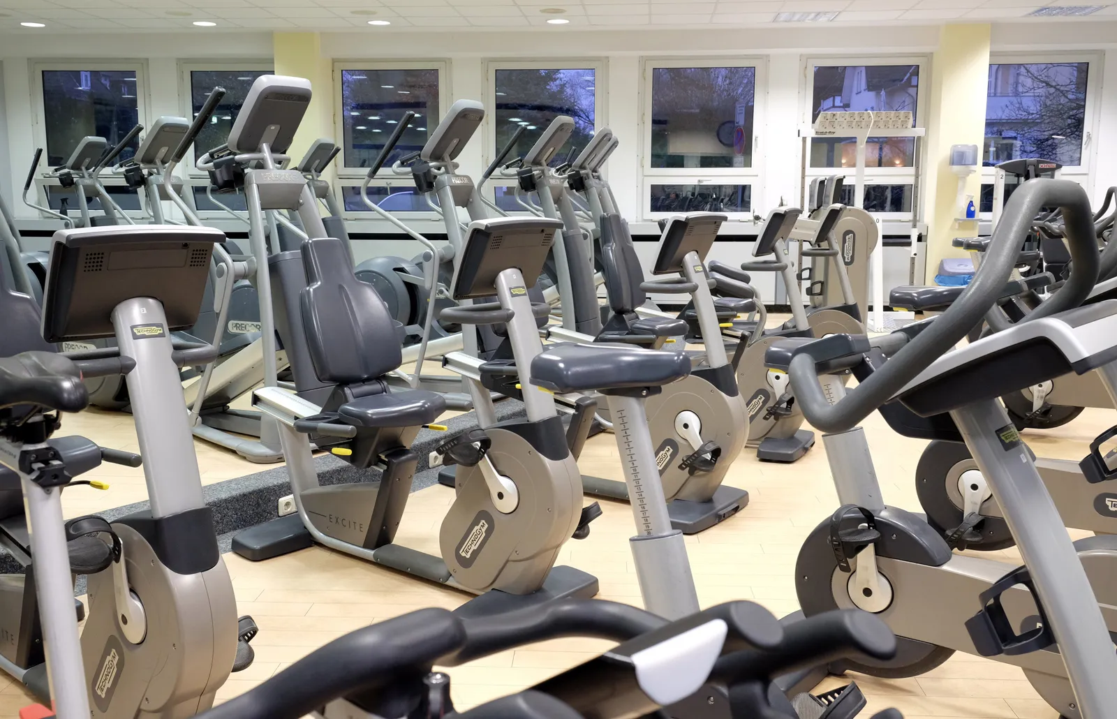 IMPULS Fitness- & Gesundheitssport Leverkusen — träningsstudio i Köln — 3
