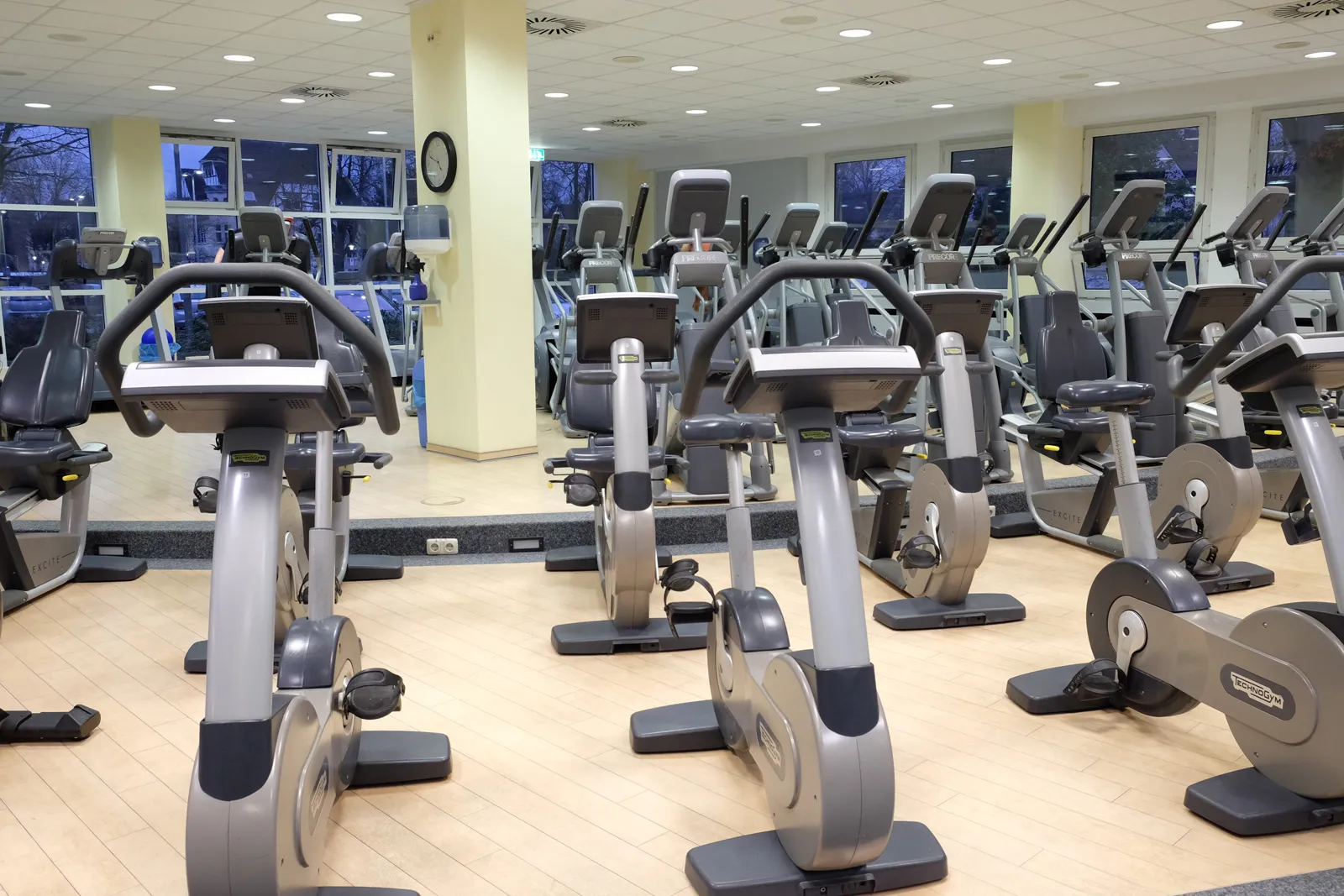 IMPULS Fitness- & Gesundheitssport Leverkusen — träningsstudio i Köln — 3