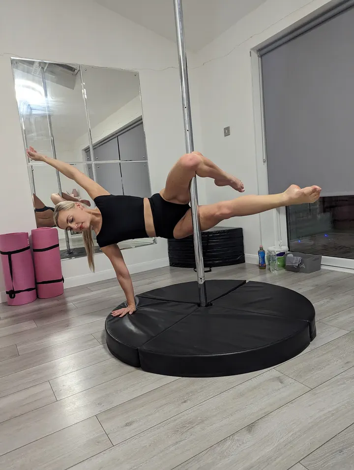 Ar Pole Fitness — pole fitness-studio in Crawley — 2