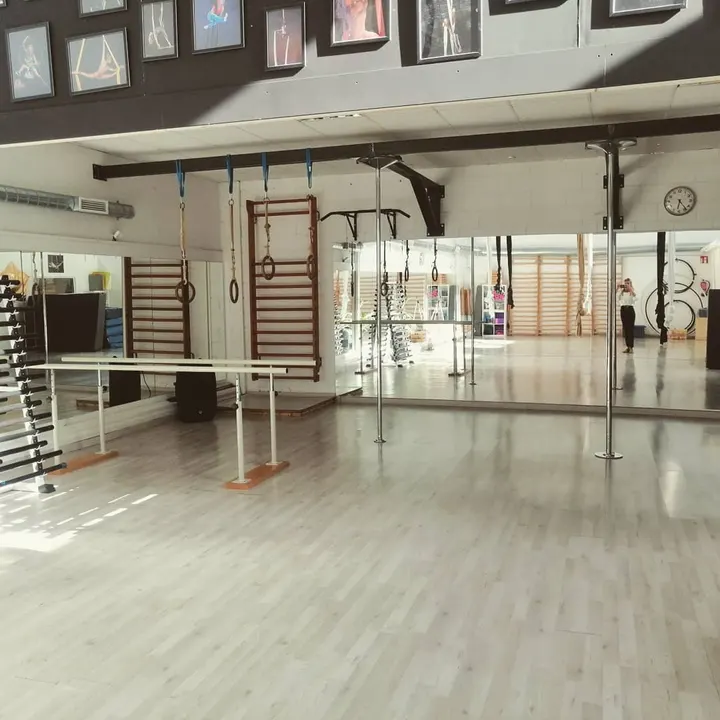 AERIAL SCHOOL BY LAURA COLL — aerial-studio en Terrassa — 5