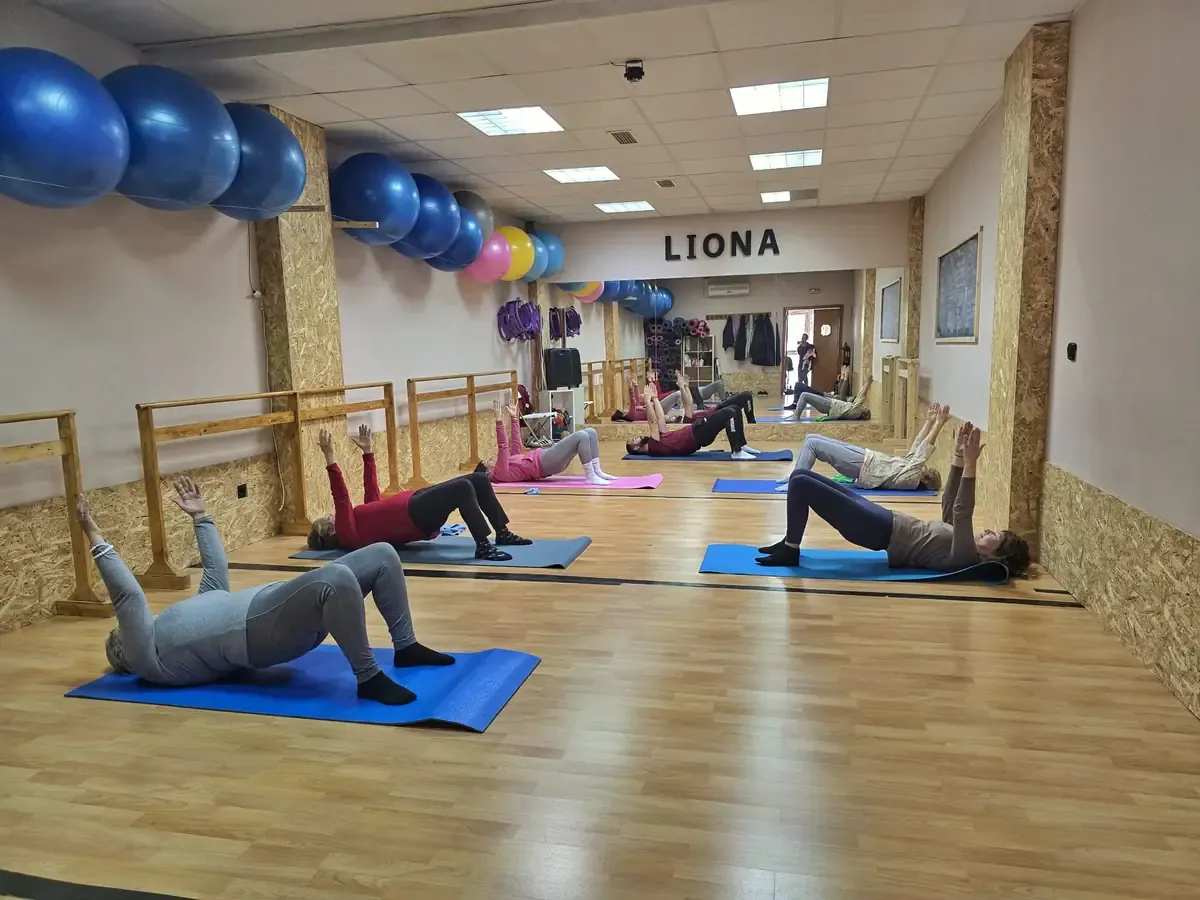 Liona — dans-studio i Camas — bild 3
