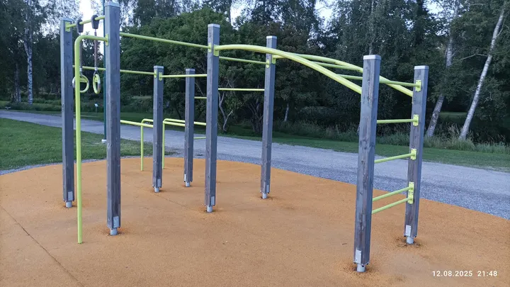Kirjurinluodon street workout -telineet / ulkokuntoilupaikka — Fitnessstudio – Kirjurinluoto, Pori