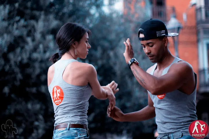 Danzaye | Clases de salsa y bachata — Baile en San Pablo - San Nicolás, Valladolid