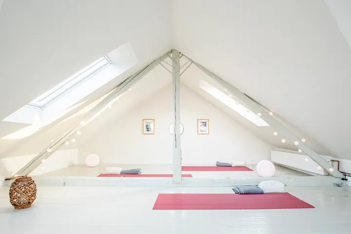 Yoga på Amager - Shantosh — yoga-studio i Amagerbro, København