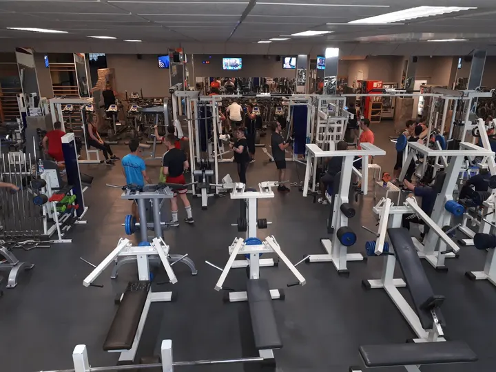 Gimnasio Muscle Center Zaragoza — fuerza-studio en Zaragoza — 5