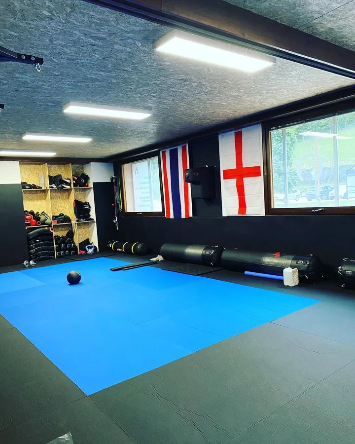 Athletic Gym Factory — salle de fitness-studio à La Cluse-et-Mijoux — 2